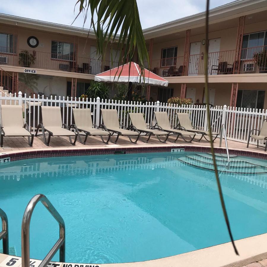 Carlton House Motel And Suites St. Pete Beach Dış mekan fotoğraf