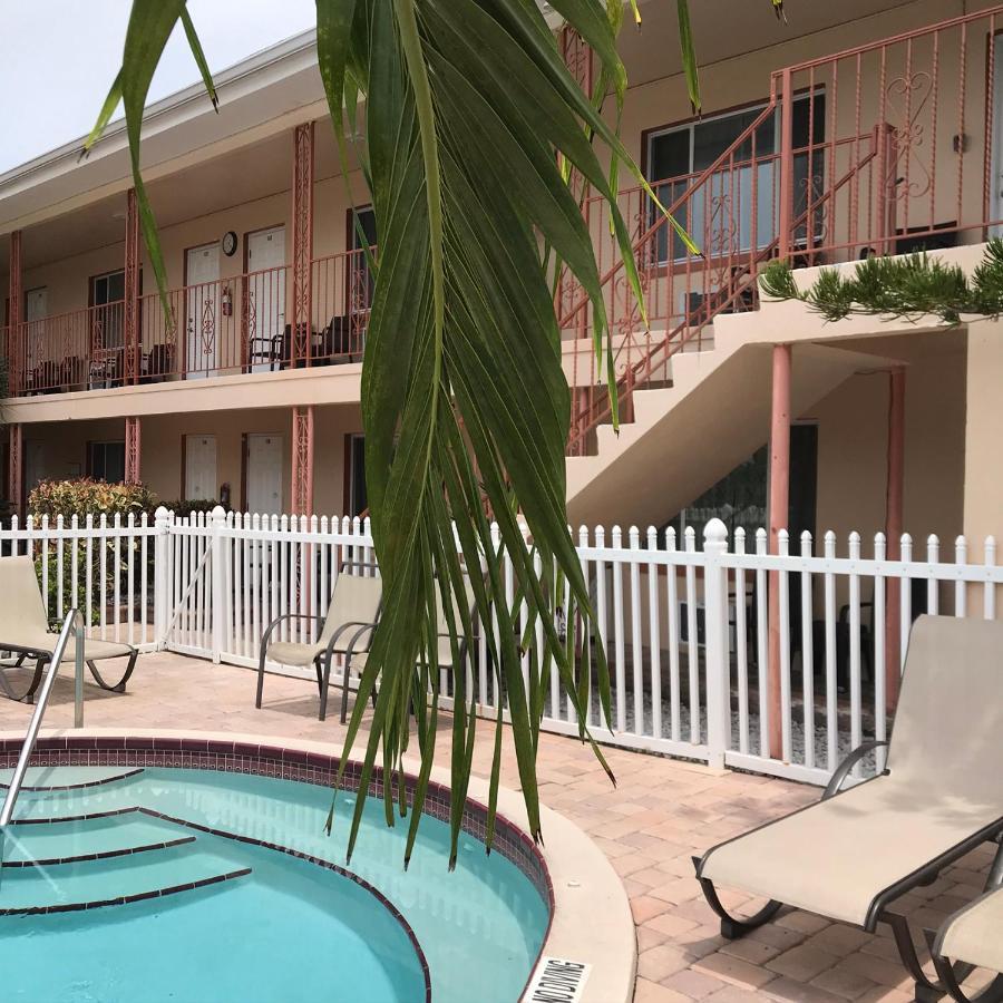 Carlton House Motel And Suites St. Pete Beach Dış mekan fotoğraf