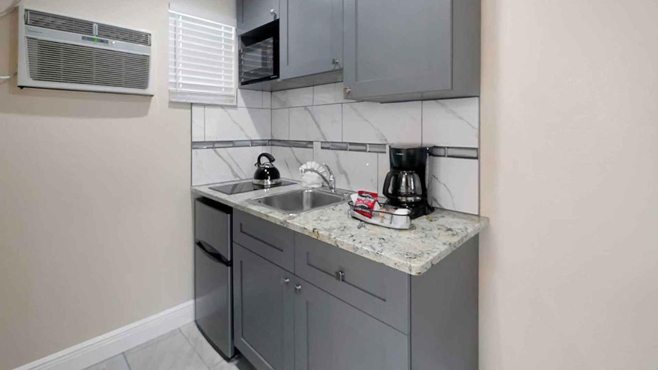 Carlton House Motel And Suites St. Pete Beach Dış mekan fotoğraf