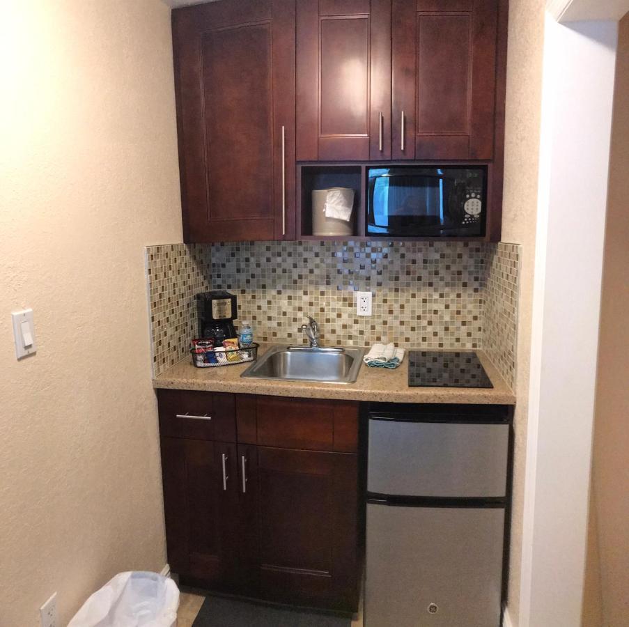 Carlton House Motel And Suites St. Pete Beach Dış mekan fotoğraf